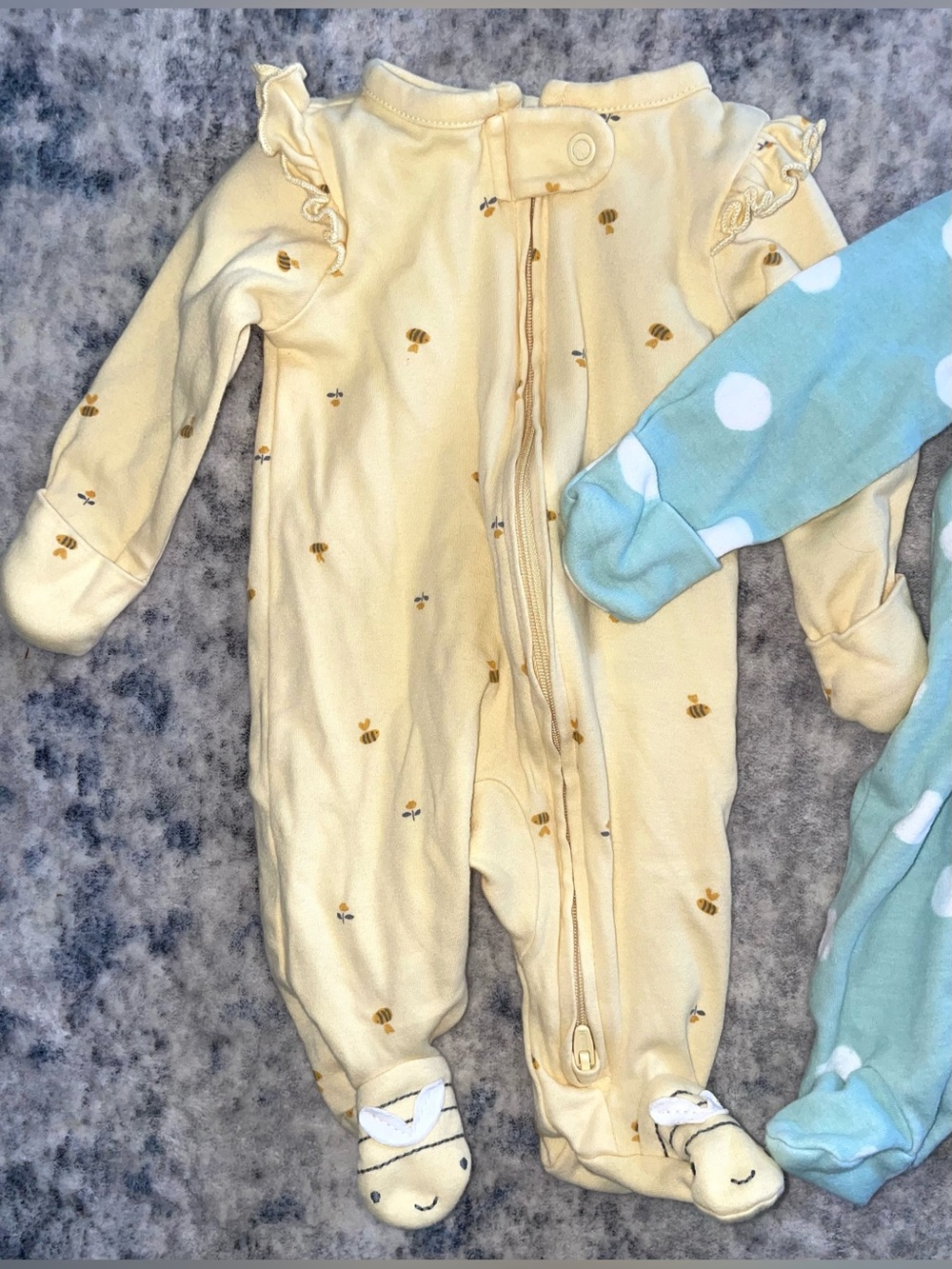 Carters footie bodysuits size newborn - Picture 3 of 4